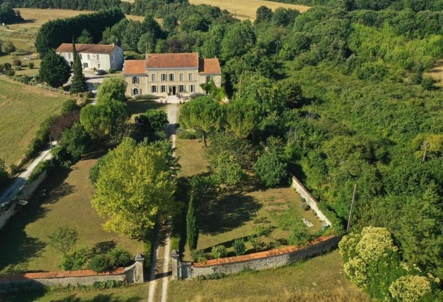 La Burie Bed & Breakfast Saint-Savinien Dış mekan fotoğraf